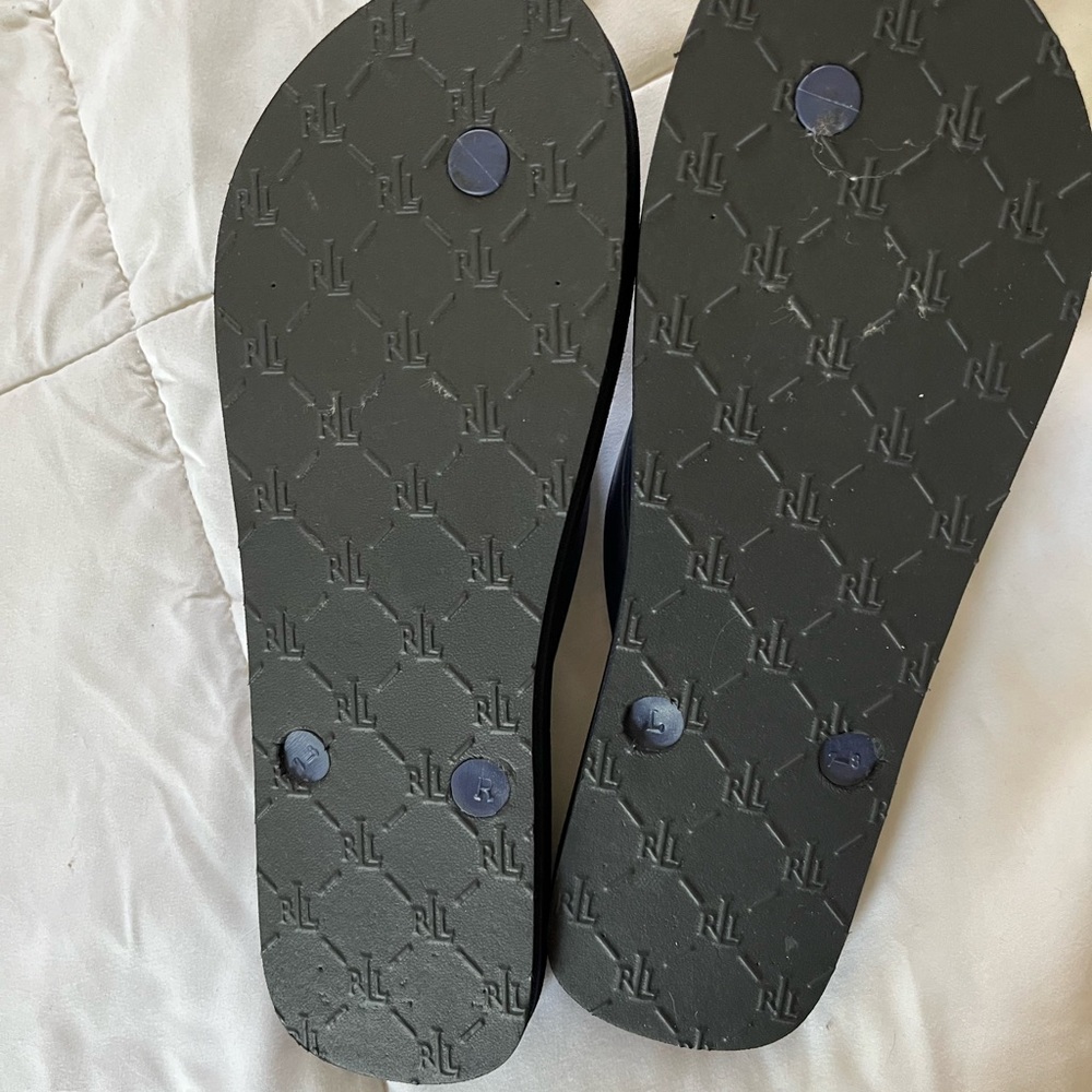 New flip flops size 7-8